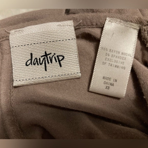 👚(bundle 4 items w/👚for $16) Pullover top by Daytrip - Picture 5 of 6